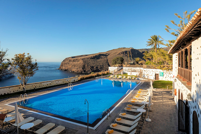 The Parador's swimming pool