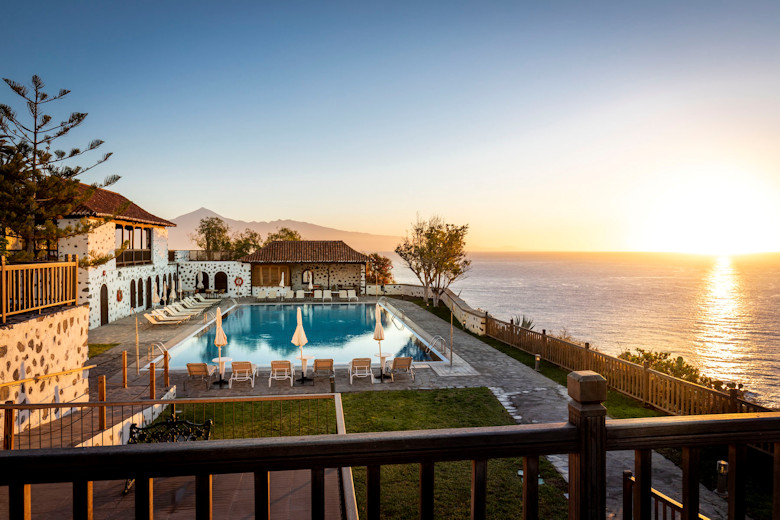Sunrise views across the swimming pool