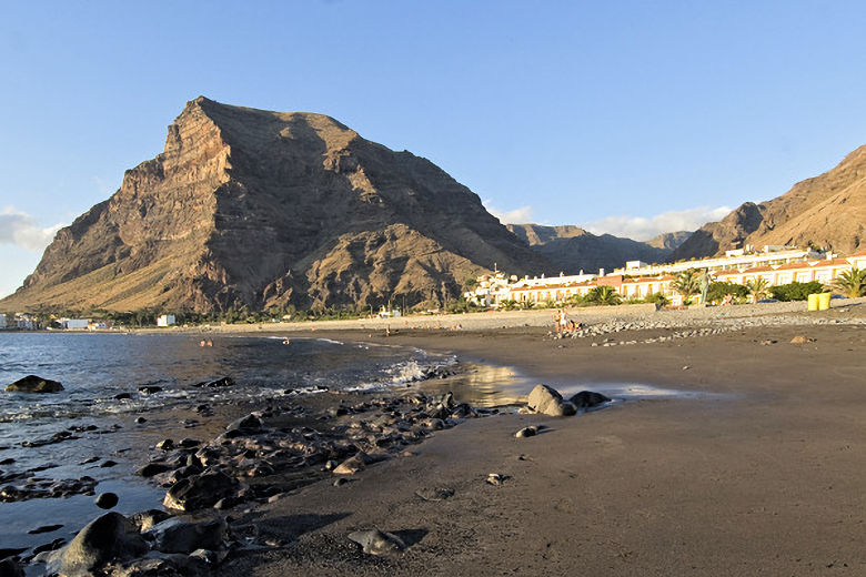 The Hotel Gran Rey stands on the seafront