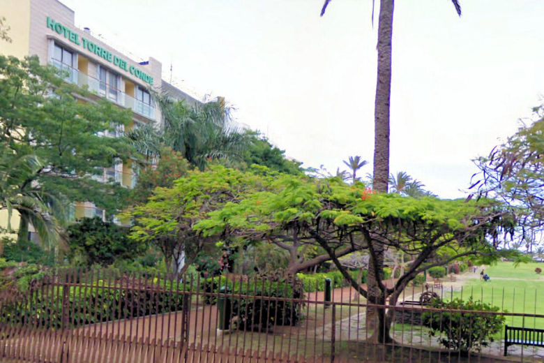 Hotel Torre del Conde backs onto the park