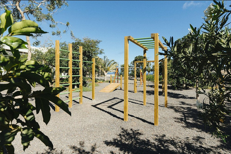 Outside climbing frames