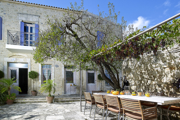 Breakfast area in the courtyard