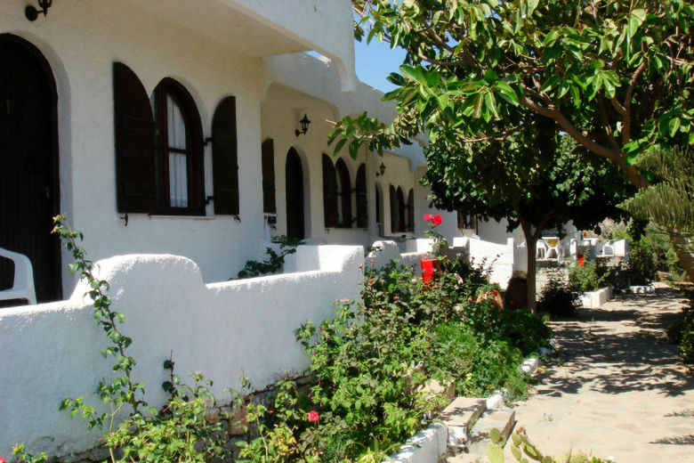 The original apartments are arranged in a single-storey terrace