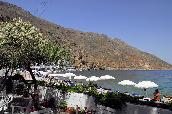 The Porto Loutro I's beachside garden