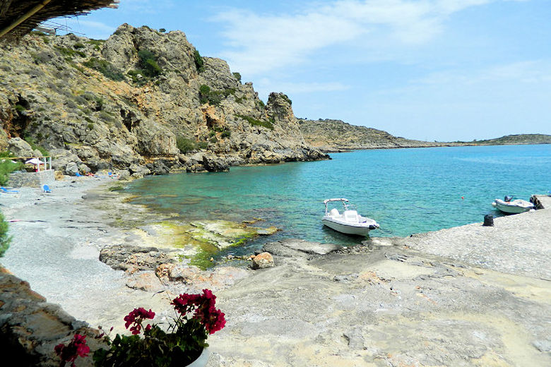 The jetty and the rocky beach in front of Akrogiali