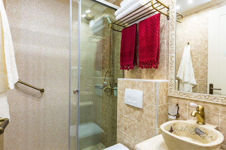 Shower room of the Standard Maisonette