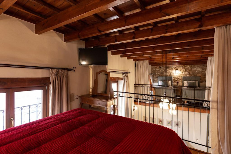 The King Suite has two raised sleeping galleries
