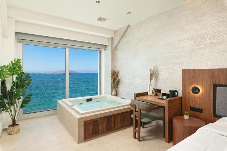 A Junior Seafront Suite with Hot Tub 