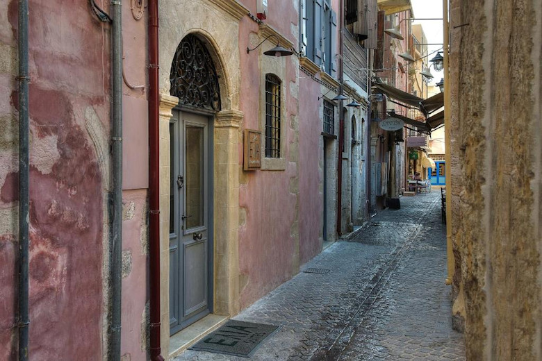 The narrow cobbled lane at the rear of the hotels