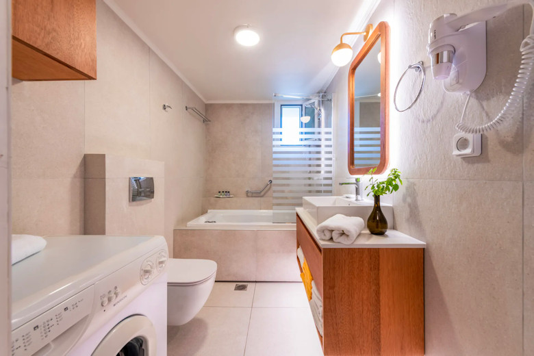 Family Suite bathroom