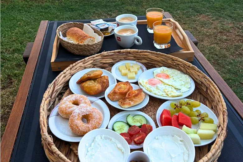 An optional breakfast can be served in your room