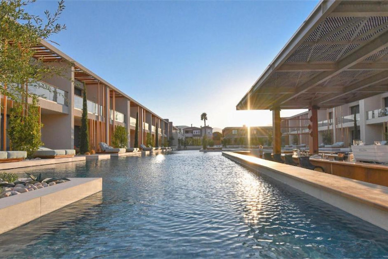 The large pool and swim-up bar