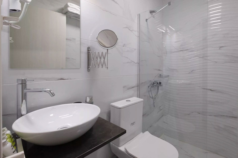 Shower room in a Superior Room