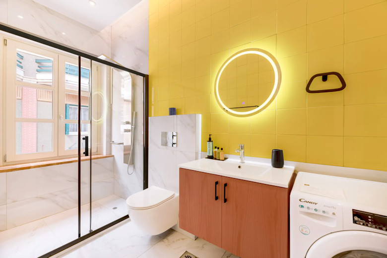 Shower room of the Superior Studio