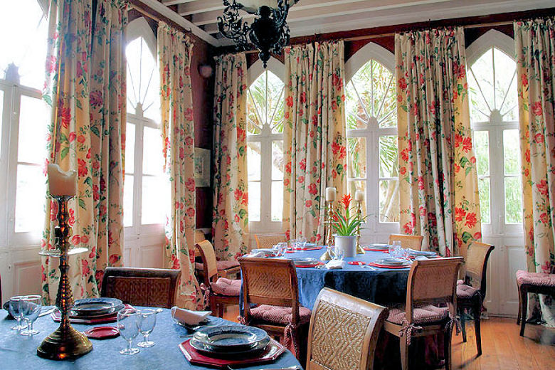 The breakfast and dining room