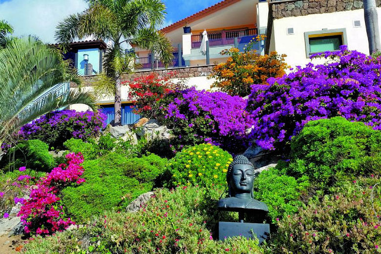 Flower-filled gardens at Casa León Royal Retreat