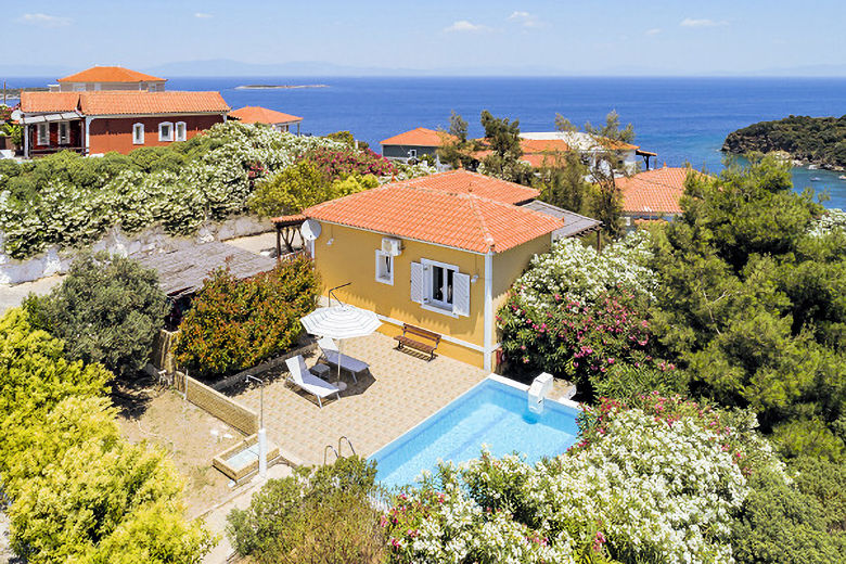 The Yellow House and pool