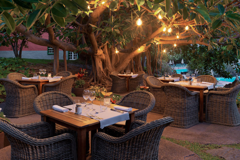Evening ambience in the gardens