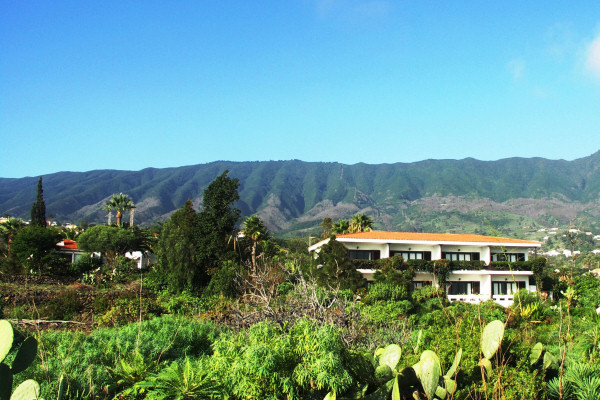 Miranda's imposing mountain backdrop