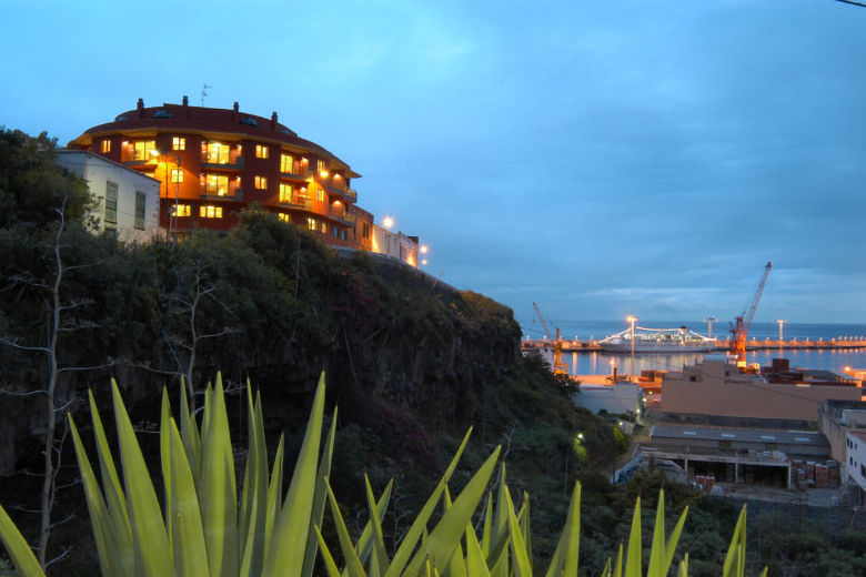 Aparthotel El Galeon stand on a hill overlooking the port