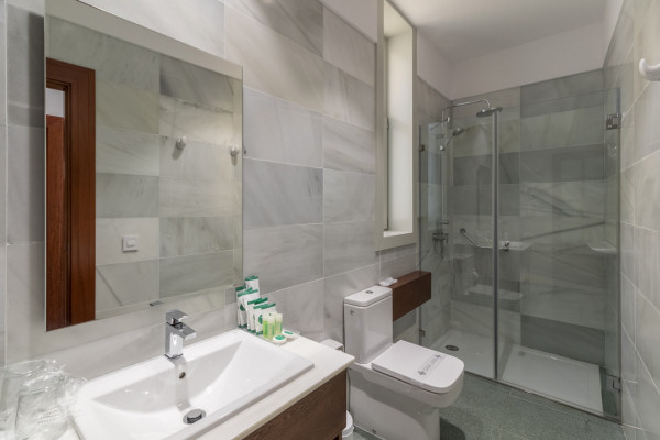 All rooms have moder en-suite shower rooms