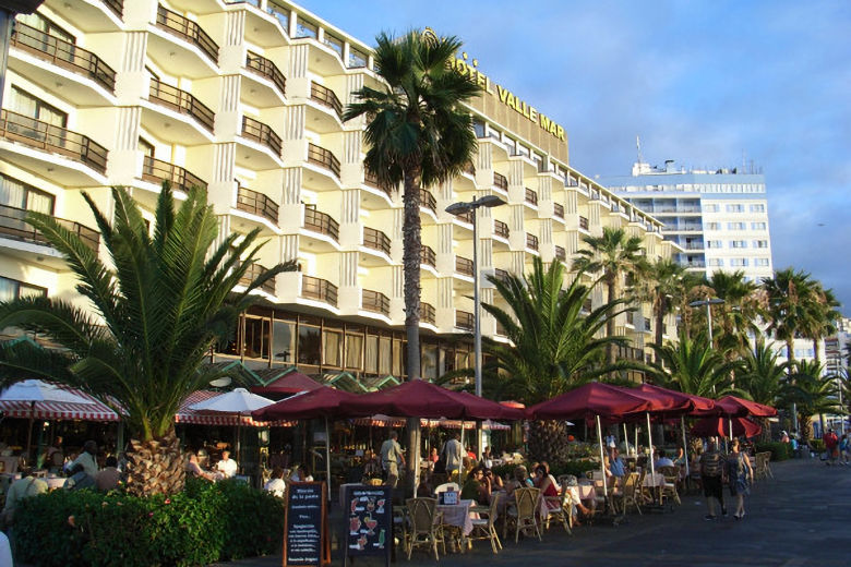 On the hotel's ground floor is a popular pavement café