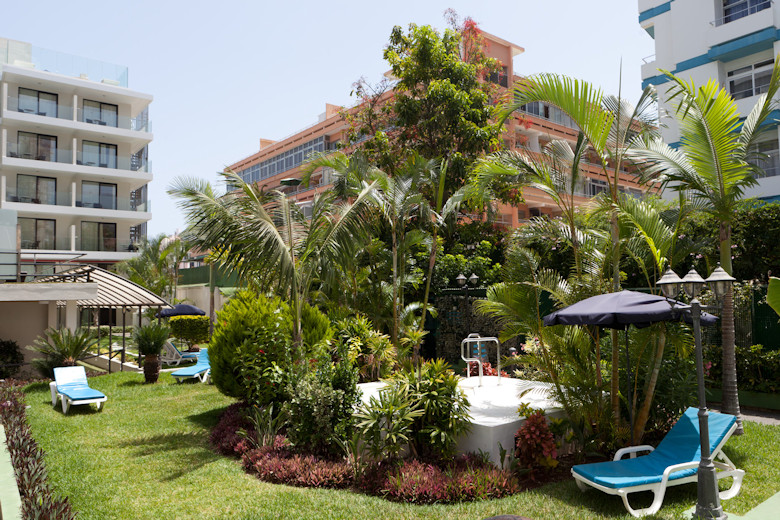 Garden area with Jacuzzi