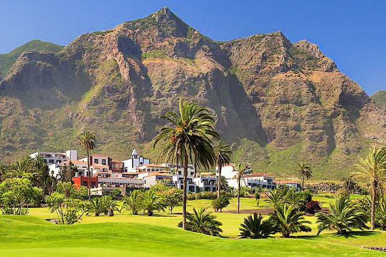 Hotel Meliá Hacienda del Conde, with the Teno mountains behind