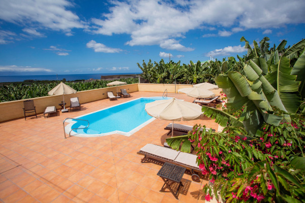 The pool terrace at El Navio