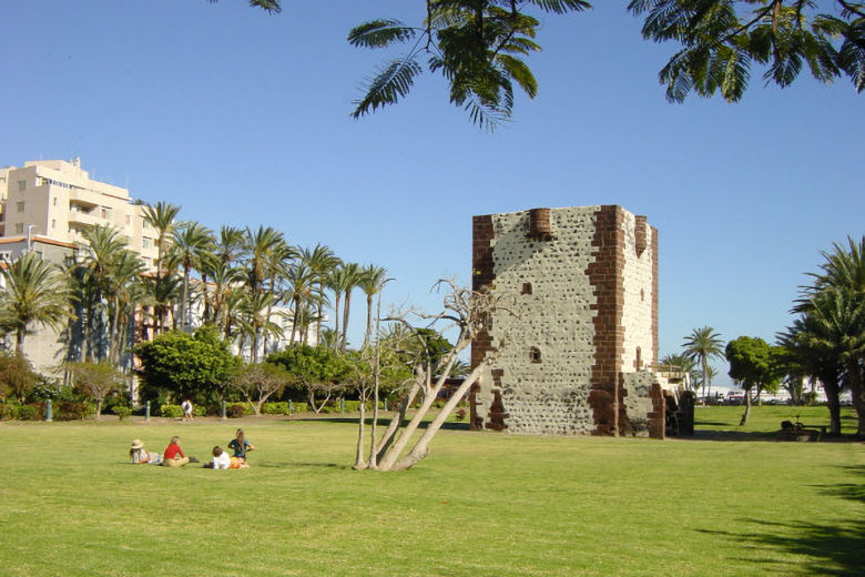 Relaxing in the Torre del Conde park in San Sebastián