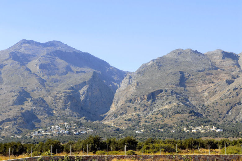 Frangokastello's steep montain backdrop