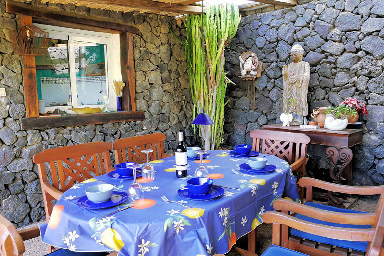 Casa Tuneras' dining terrace