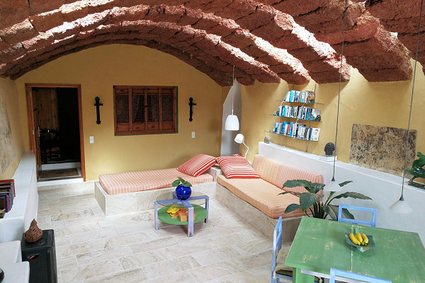 Casa Banana's vaulted living room