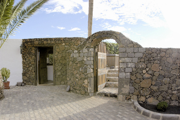 Entrance to El Aljibe