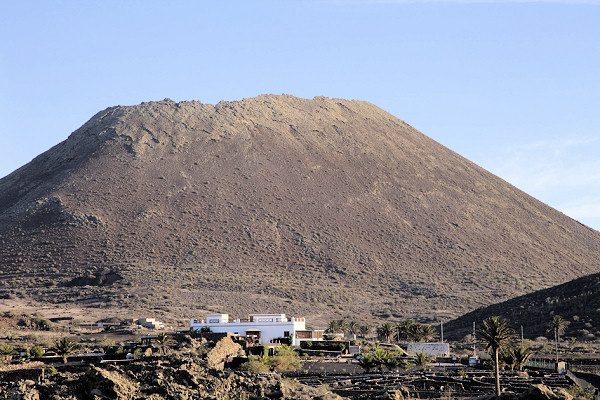 Finca La Corona, with Mount Corona in background