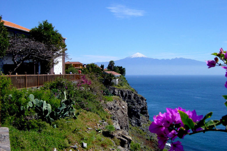 Panoramic views of Mount Teide on Tenerife from the Parador's grounds