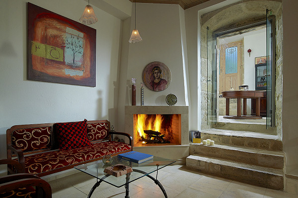 Cosy sitting area with open fireplace