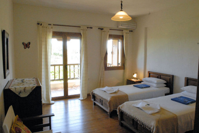 Twin room in Villa Eleftheria