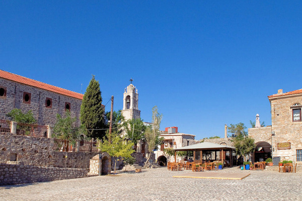 Avgonima village square