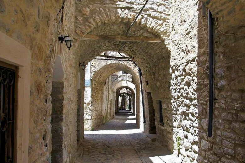 The dwellings are clustered around Mesta's narrow vaulted alleyways