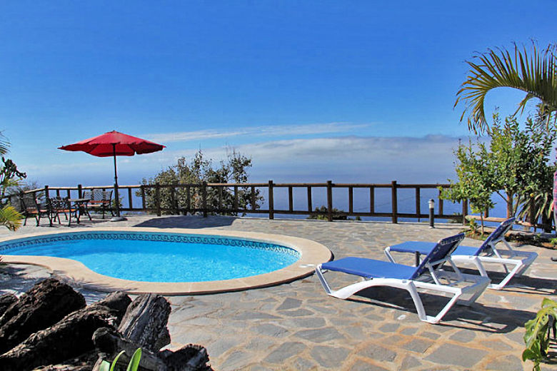 Casa Arriba's kidney-shaped pool and terrace