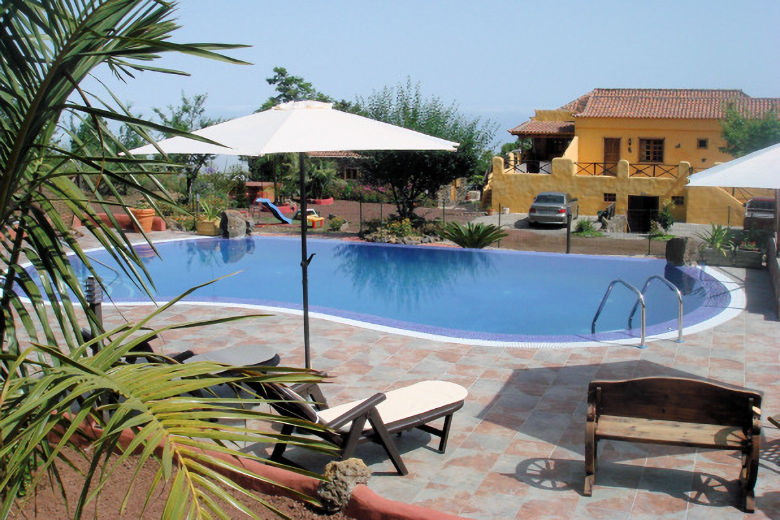 The swimming pool at Casonas de Marengo