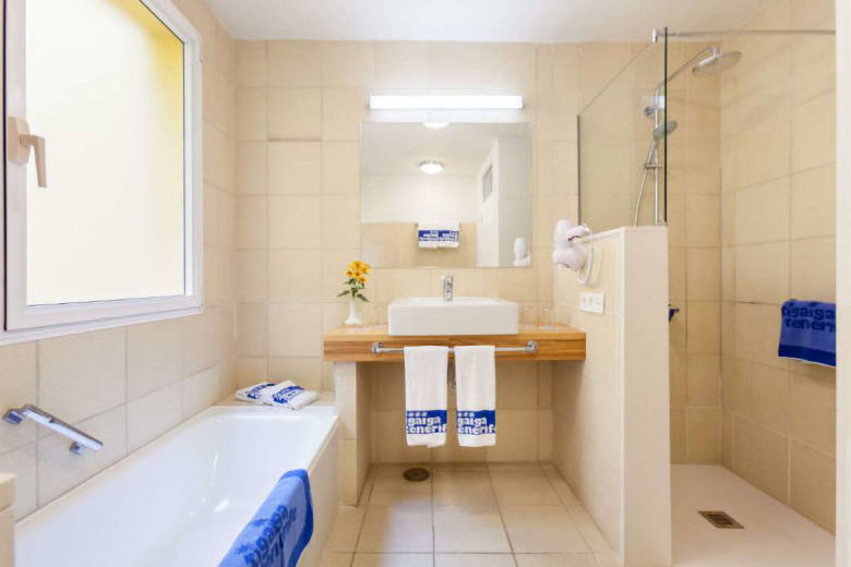 Modern bathrooms with bathtub and walk-in shower